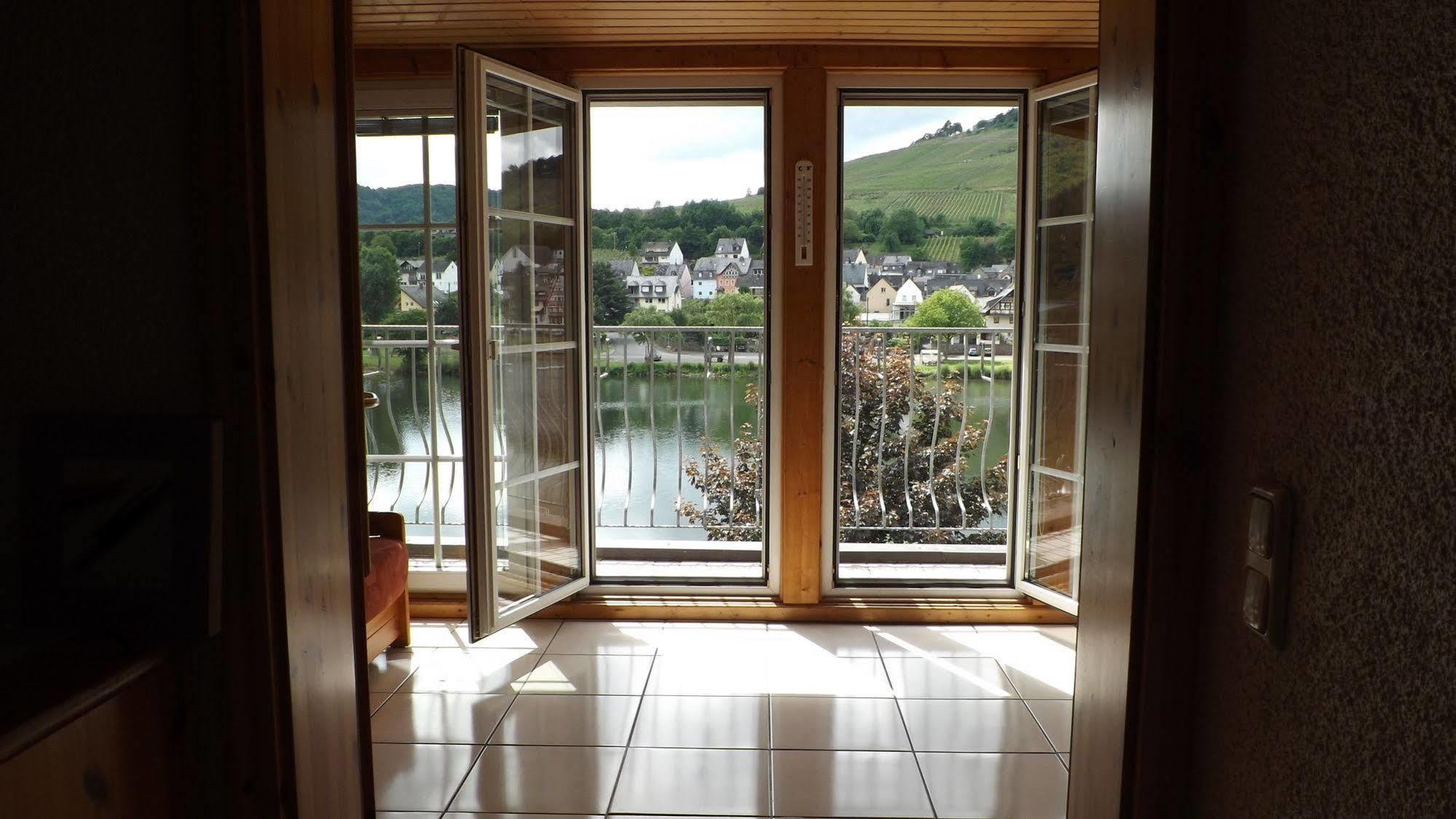 Mosel Panorama Appartement Zell Buitenkant foto